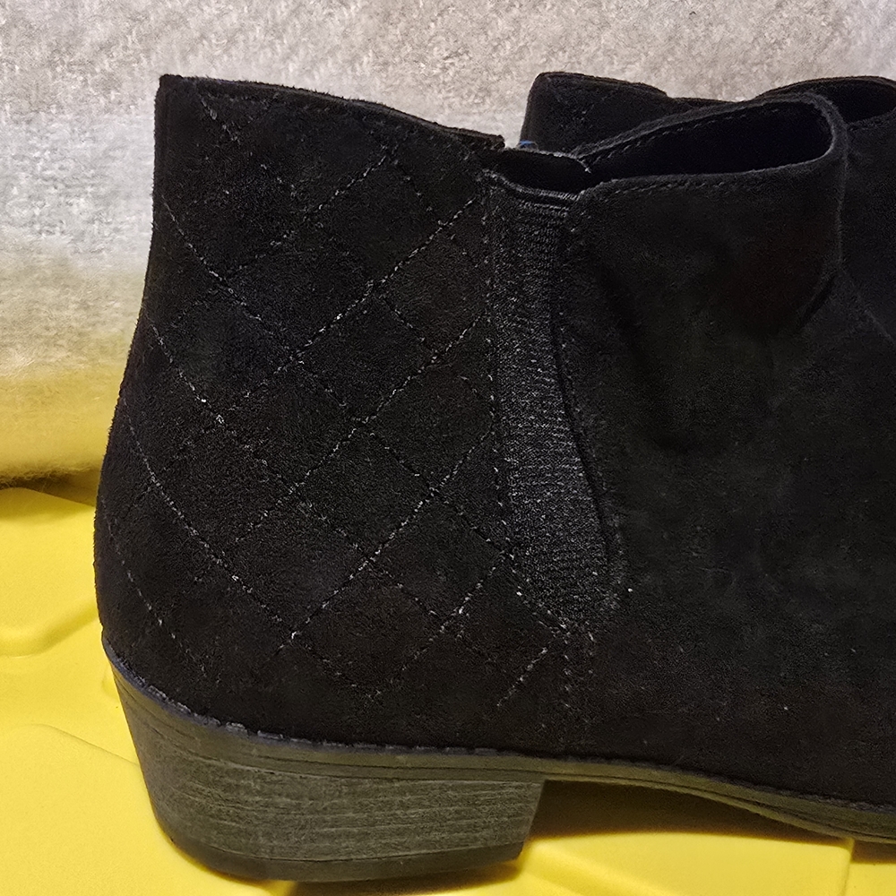 Girls Black Ankle Boots with Side Zipper. NWT. - Picture 3 of 4